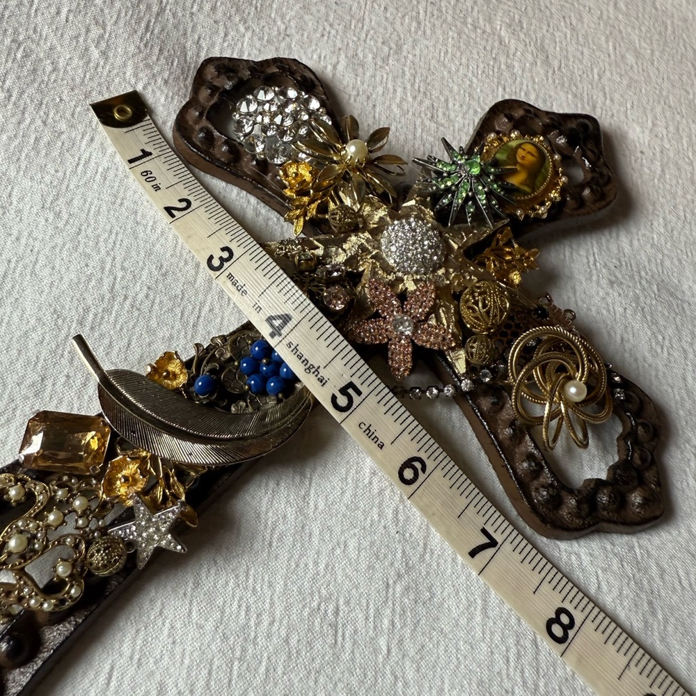 Artistic Jewel-Embellished Cross Decor VTG Jewelry Repurposed to Stunning Art - Picture 5 of 6